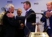 Берни Экклстоун вручил награду за лучший Гран-при Формулы 1 сезона 2014 российским организаторам