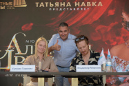 Фигуристы Евгения Тарасова и Владимир Морозов провели автограф-сессию для гостей «Бархатных сезонов»